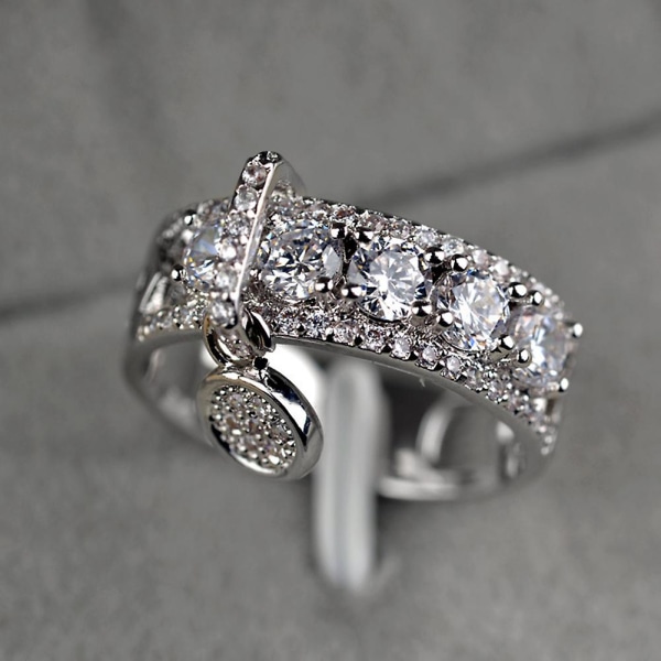 Lyxig ihålig Cubic Zirconia Rund Charm Lady Finger Ring Bröllopssmycken Silver US 11