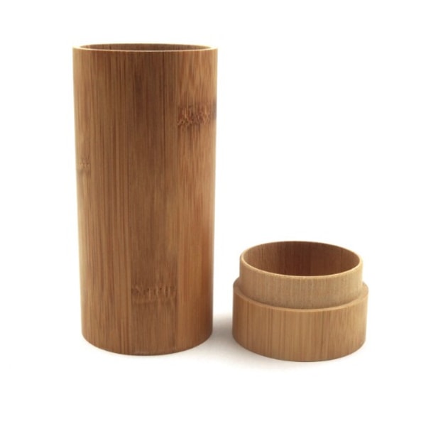 Cylindriskt case i bambu Case i bambu (höjd 16,5 cm innerdiameter 6 cm tjocklek 0,4 cm)