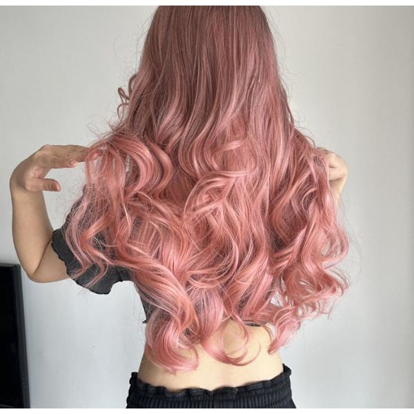 Gradient Pink Bangs pitkät kiharat hiukset (lc6018)