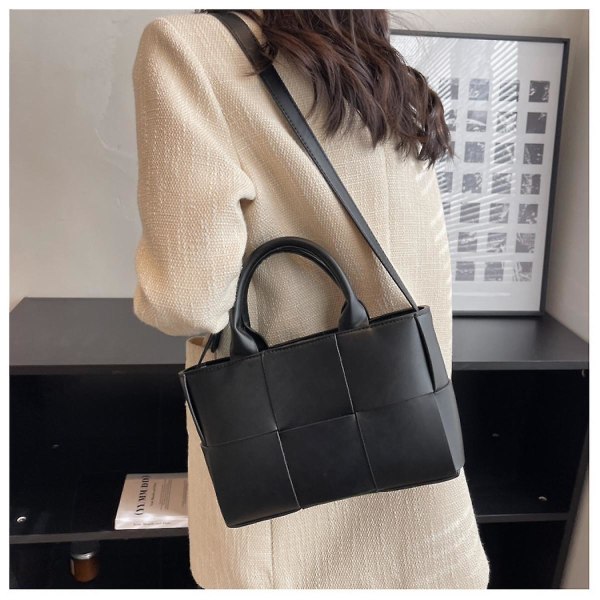 Pu Läder Axelväskor För Kvinnor 2023 Dam Woven Strap Crossbody Bag Kvinnliga Handväskor Design Cross Body Väska Svart)