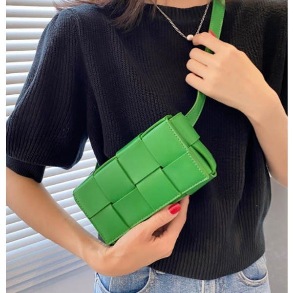 Vävd Crossbody axelväska Sommar midjeväska Mångsidig mini liten fyrkantig väska (grön)
