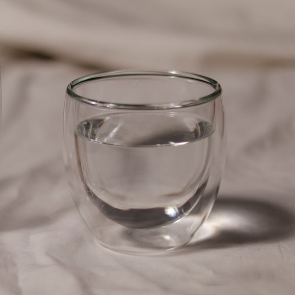 Isolerad värmebeständig glaskopp äggformad genomskinlig mjölkkopp juicekopp dubbellagers förtjockad glaskopp (250 ml)