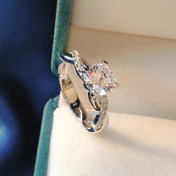 Vigselring vriden gnistrande high-end Big Rhinestone Knuckle Circlet kvinnliga smycken Platinum US 10
