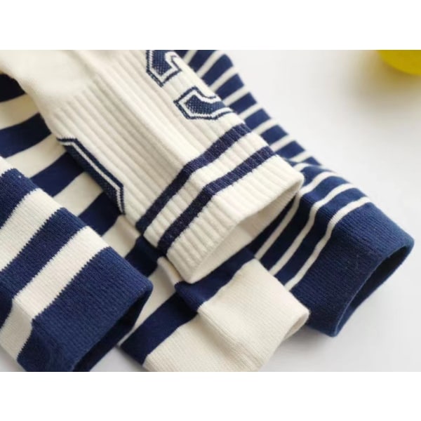 Blå mid-tube sokker Nettrend røde par ins trend all-match japanske striber efterår og vinter nye sportsstrømper (marine stil kombination),