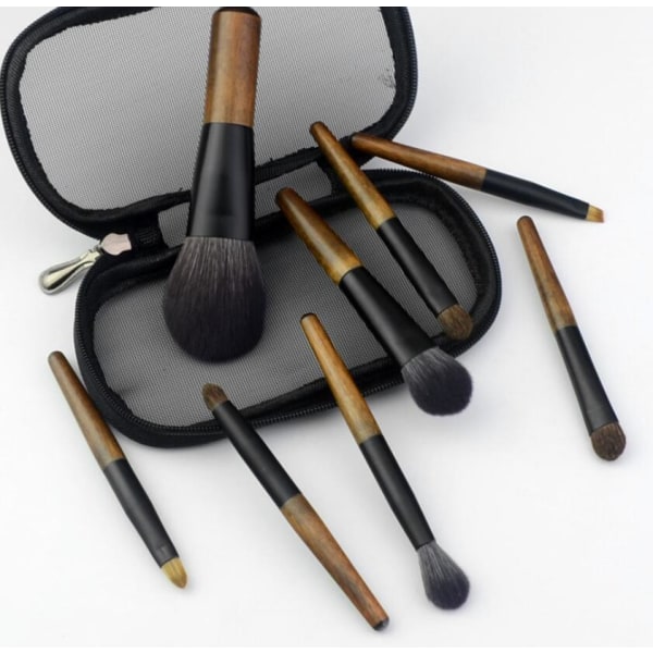Kahdeksan pienen minimeikkisiveltimen set ( case)
