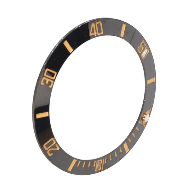 40 mm keramisk lysende bezel indsatsring med guldmarkører, sort baggrund og tydelig skala