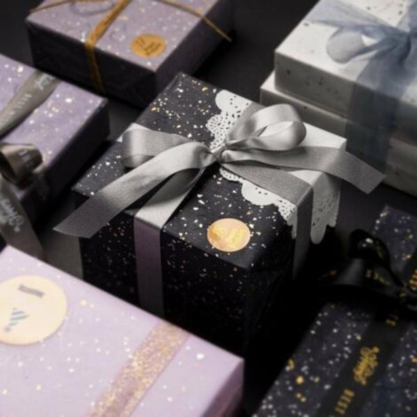 10 ark, Blomma pappersmoln förtjockat papper guld och silver prickar fint papper svart presentpapper