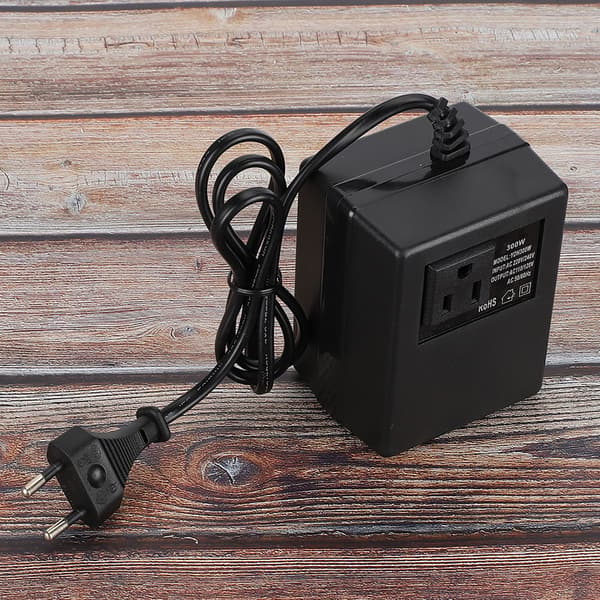300W Strømtransformator Spenningsomformer AC 220V til 110V EU Pluggadapter