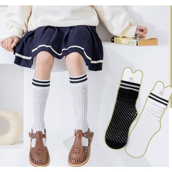 Lasten mid-tube sukat kevät ja kesä hieno mesh baby vasikka sukat opiskelija jalkapallo sukat koulupuku sukat (valkoinen + musta),