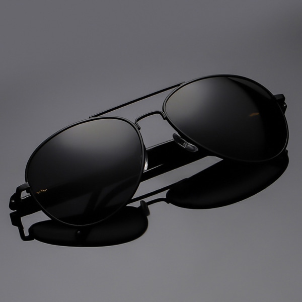 Miesten polarisoidut metalliset aurinkolasit Black frame, black and gray piece