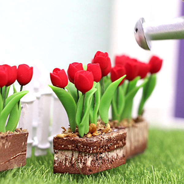 Miniatyyri tulppaani Realistinen tee-se-itse hartsista tehdyt askartelut Korkeat simulaatiotarvikkeet 1:12 Nukkekotikohtaus Ornamentti punainen kukkamalli pöydälle