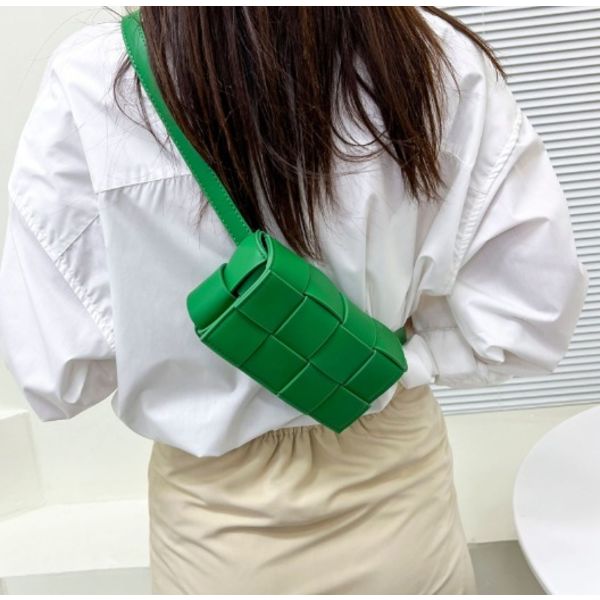Vävd Crossbody axelväska Sommar midjeväska Mångsidig mini liten fyrkantig väska (grön)