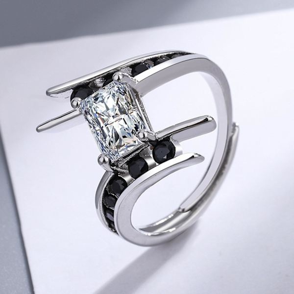 Inlagd svart strass dekorativ damring Fint utförande Fyrkantig Cubic Zirconia Spiral Creative Ring Smycken Tillbehör US 6