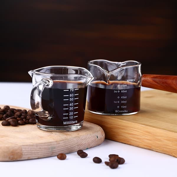 70/75 ml Borosilikatglas mätkopp med dubbel pip och A