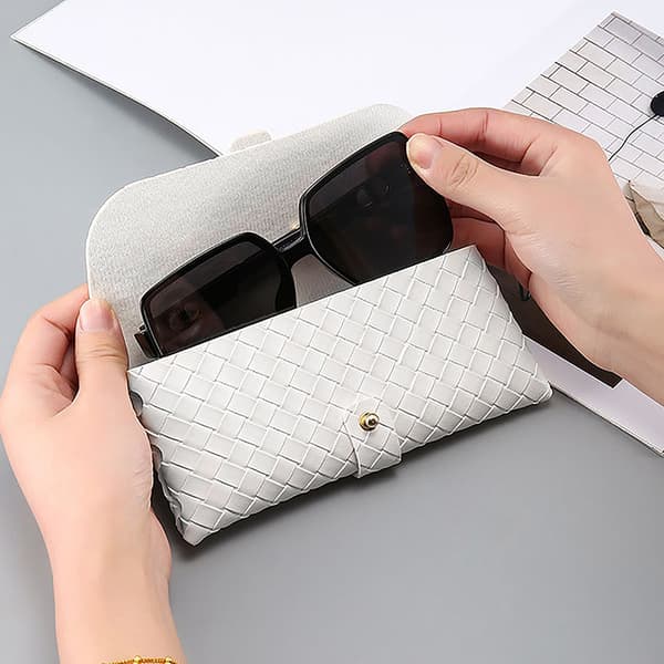 1 St Twist Flätat Läder Glasögon Case Snap Rope Bälte Portable White