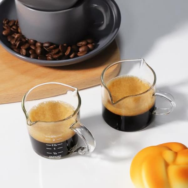 70/75 ml Borosilikatglas mätkopp med dubbel pip och C
