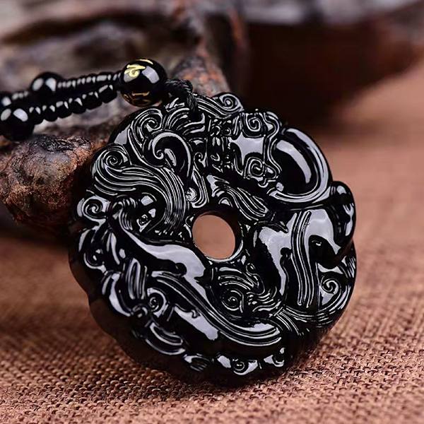 Mode hänge Halsband Flerfärgad amulett Kvinnor Mans Lucky J Black