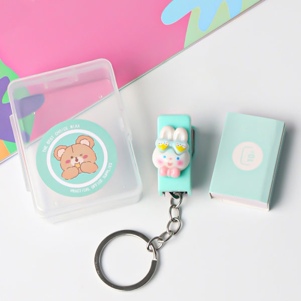 1Set Mini aron Color Metal Häftapparat Set med häftklamrar också 2