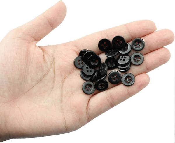 100 stk. runde svarte knapper 11,5 mm 4 hull syknapper for klesplagg