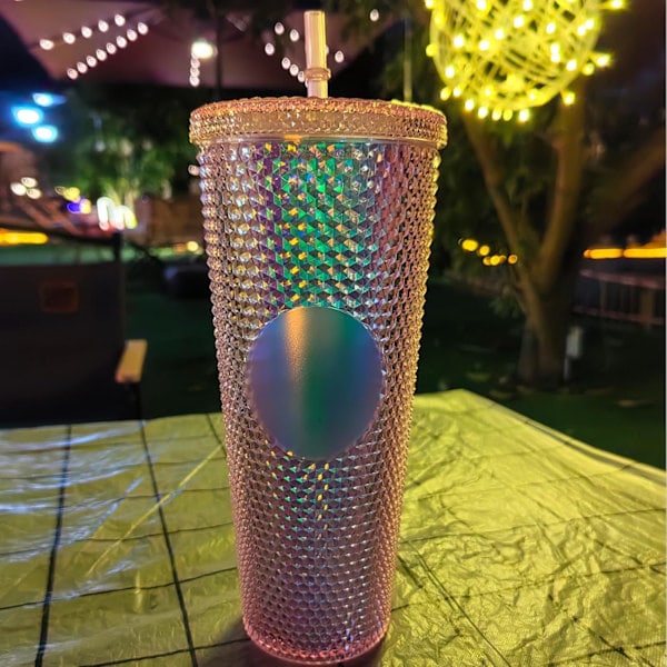Kaksiseinäiset muovimukit niiteillä, kansilla ja pilleillä, BPA-vapaa, 710 ml, pinkki