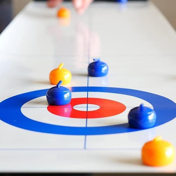 Pöytäcurlingpeli ja perhepeli lapsille ja aikuisille