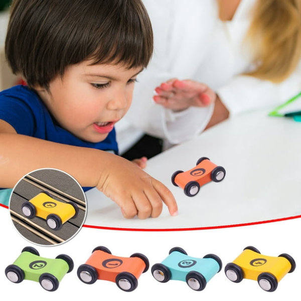 Leksaker Småbarnsutbildning av fyra bokträbilar, spår tröga glidrutschbanor, Pull Back Racing pedagogiska leksaker