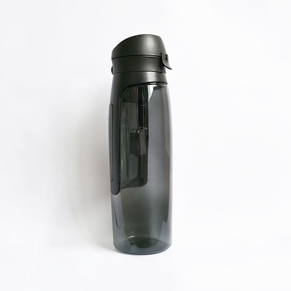 750 ml:n suuri, kannettava urheilupullo ulkokäyttöön, musta, 750 ml