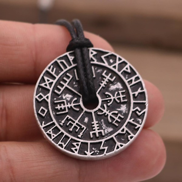 Viikinkien islantilainen Vegvisir-kypärä kauhuelokuva riimupiirissä riipus viikinkiriimut Vegvisir-kompassi riimuaamuletti kaulakoru