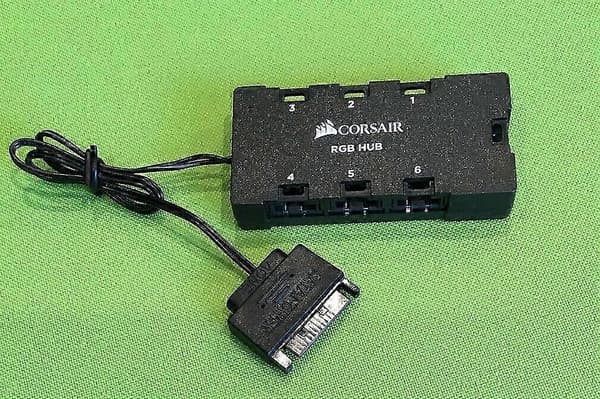 Corsair 6-ports RGB LED blæserhub til Corsair Lightning Node Pro Commander Crystal