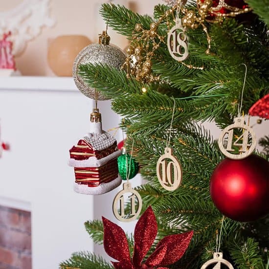 DIY-adventskalender med tretall, julepynt & gavelapper - 1-24 nedtellingstall