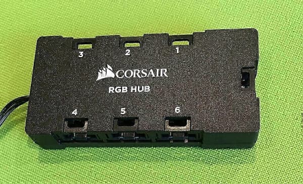 Corsair 6-ports RGB LED blæserhub til Corsair Lightning Node Pro Commander Crystal
