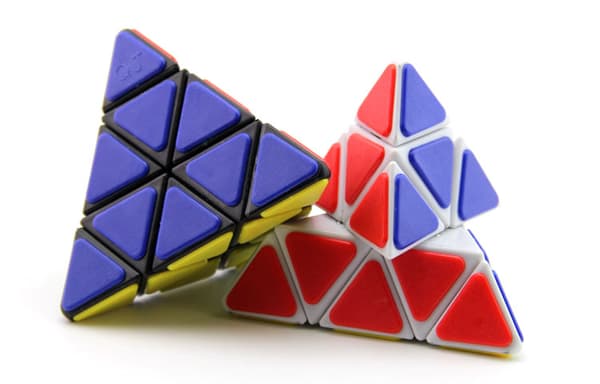 Qiji pyramid patch tävlingsproffs använder snabb vridning slät pyramid främmande student pusselkub