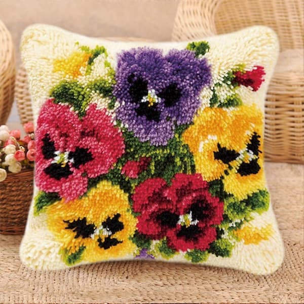 Virkatut koukut, solmukoukku T Colorful Flowers