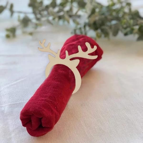20 træservietringe med rensdyr til julefest