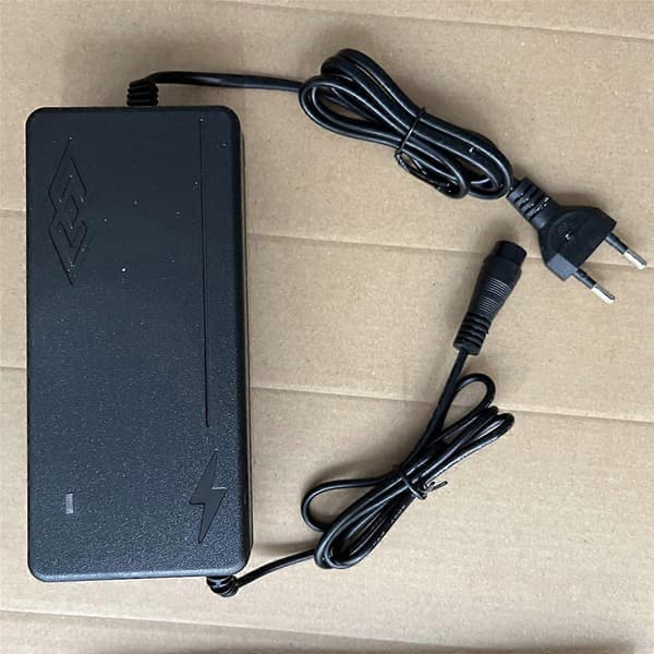 E-Scooter Ladeadapter for Pro Utgang 54.6V 2A, EU-plugg