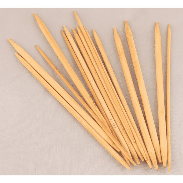 N006 - Set of 11 sizes Knitting needles in the finest Bamboo multicolour