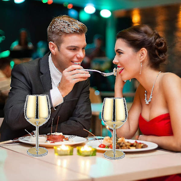 Kultaiset viinilasit, 2 ruostumattomasta teräksestä valmistettua cocktail-lasia