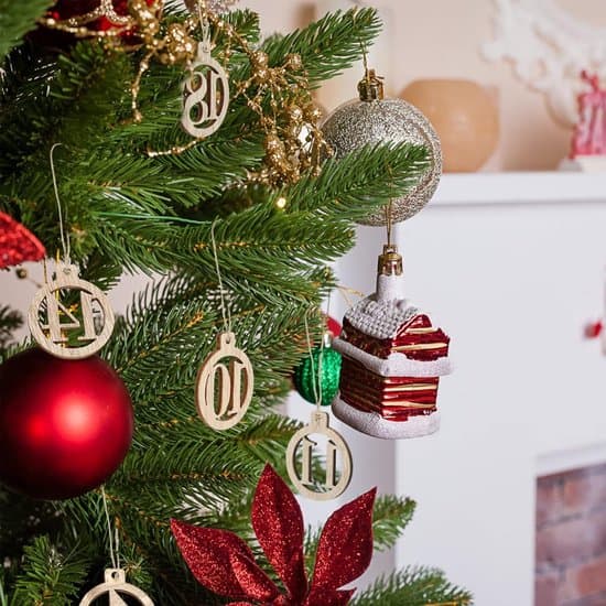 DIY-adventskalender med tretall, julepynt & gavelapper - 1-24 nedtellingstall