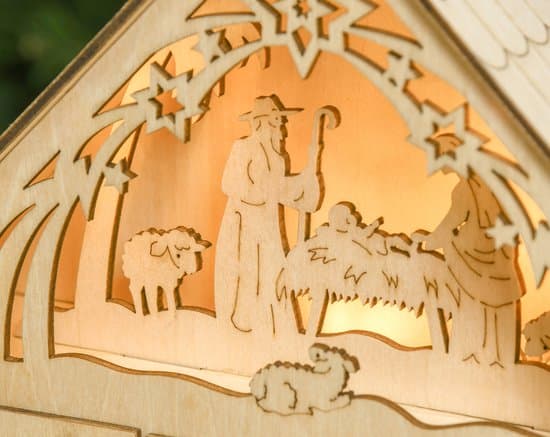 Adventskalender 2025 med LED-belysning - 24 skuffer - 26x30 cm