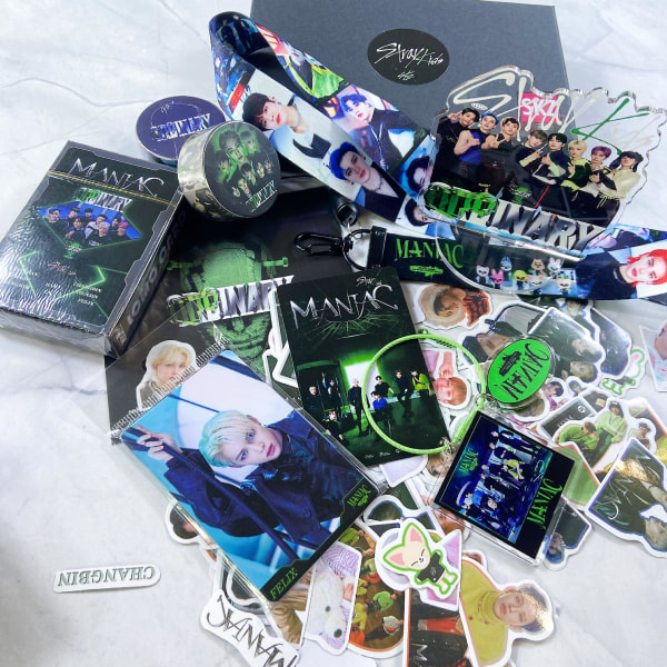 Stray Kids Nya Album Maxident Presentask Kpop Merchandise Fotocards Halsband Nyckelring Presenter För Skz Fans