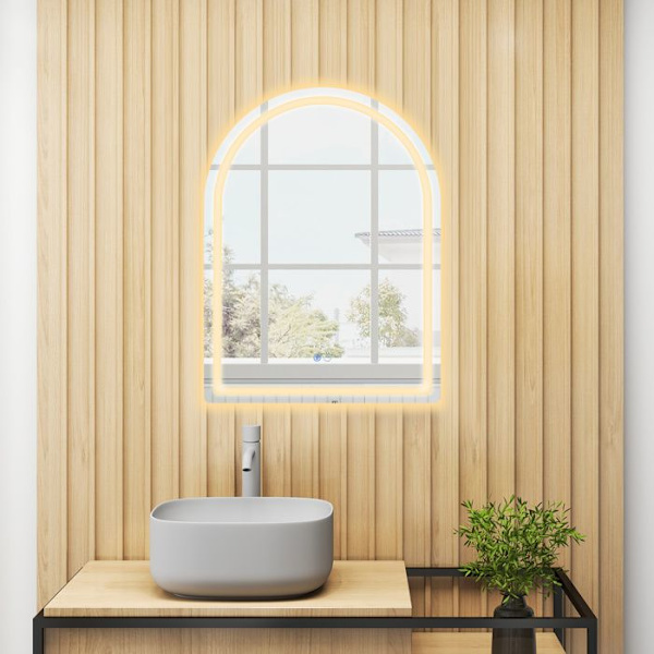 COSTWAY 80 x 60 cm buet badeværelsesspejl, 3 farver, hukommelsesfunktion, berøringskontakt, anti-dug funktion Pengar