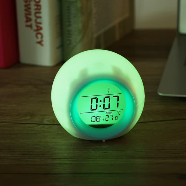 LED 7 Färger Ändra Väckarklocka Vakna Upp Ljus Klocka Digital Display