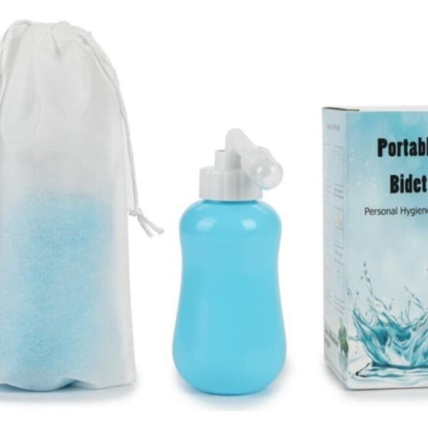 Bærbar blå bidet, 350 ml kapacitet, til efterfødselspleje, lavet af blødt EVA/ABS-materiale, perfekt til rejsende og efterfødselspleje.