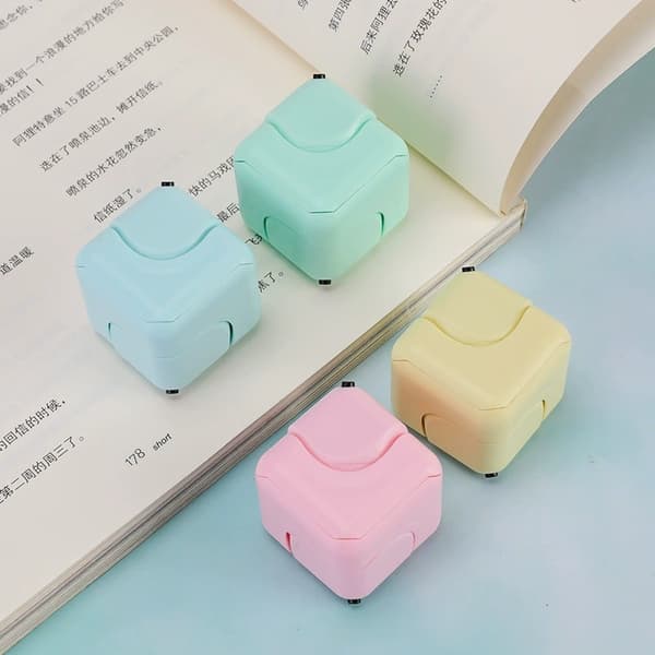 Lomme Mini Firkantet Fidget Cube, Multifunktionel Cyklon Terning Dekompression Fingerlegetøj B