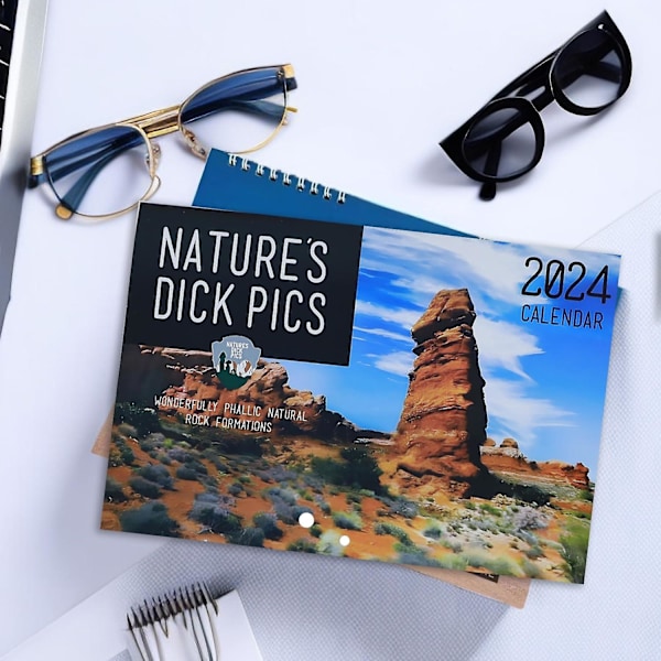 Natures Dick Pics 2024 Kalender, Väggkalender 2024, Rolig Väggkonst Skämt Humor Present Sprankskalender för Vit Elefant Skämtpresent