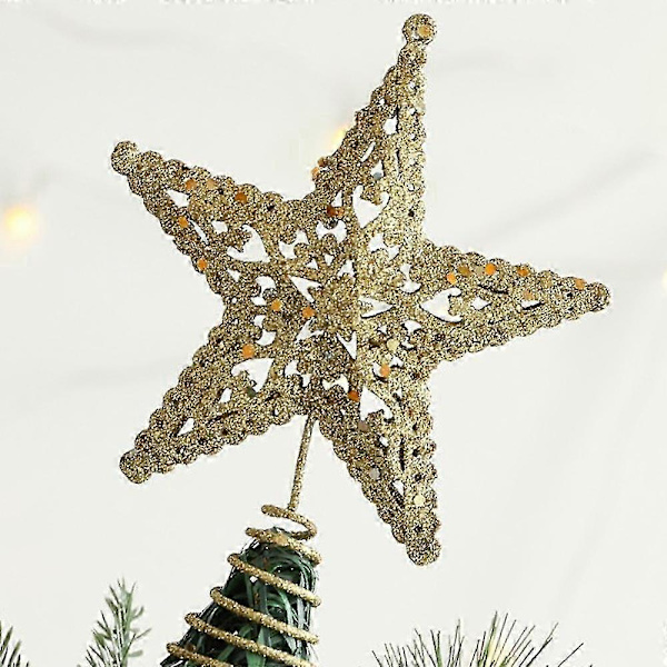 Smidd öppen julstjärna på glänsande toppjulgransdekoration