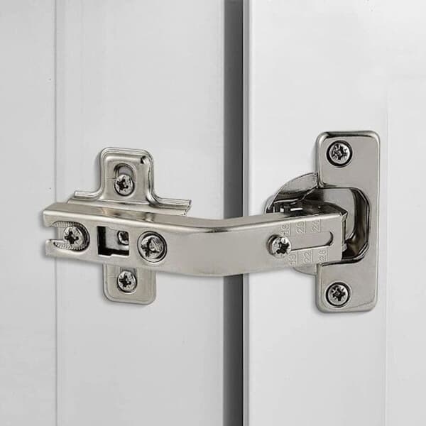 Par 135-graders möbelgångjärn med helt dolda vikbara lock.