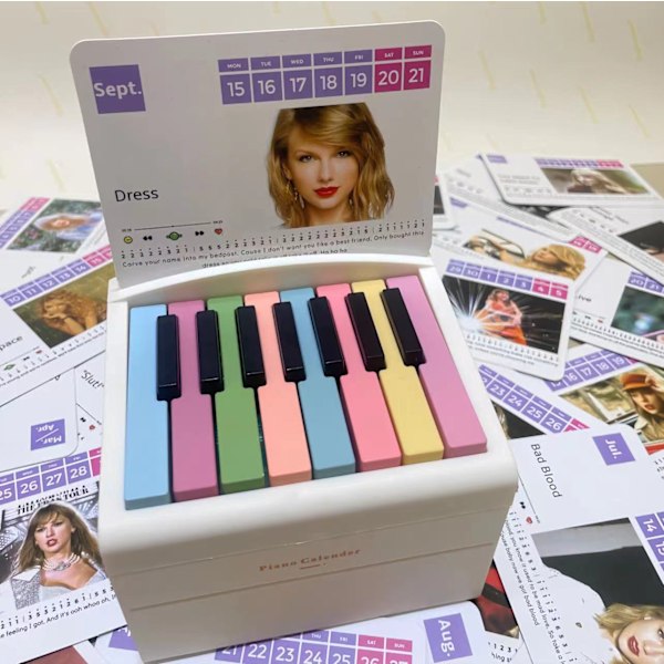 2025 Taylor Swift Beyond Pianokalender Skrivbords kalender Mini Pianonoter Prydnader (Vit)