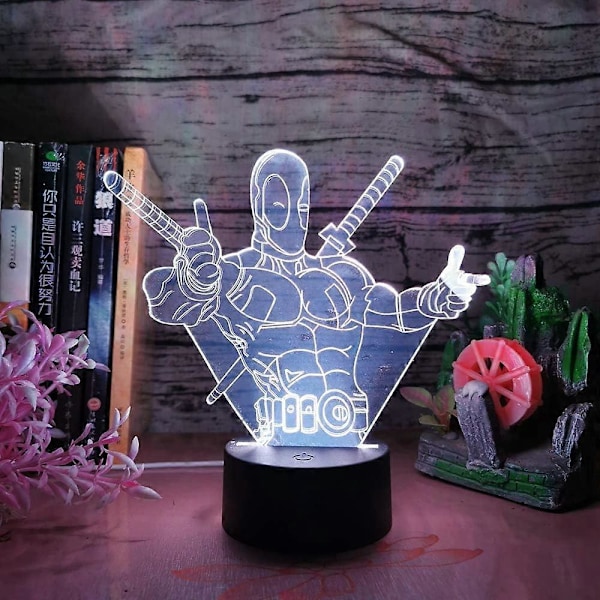 SBSG Deadpool 3D Natlampe Marvel Cool Hero Multifarvet Sort Base 7 Farver USB Touch & Fjernbetjening Bordlampe