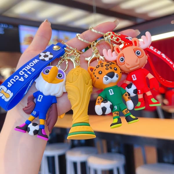 FIFA World Cup Maskot & Trofæ Nøgleringssæt, 2 stk. Silikone Nøgleringe med Stropper